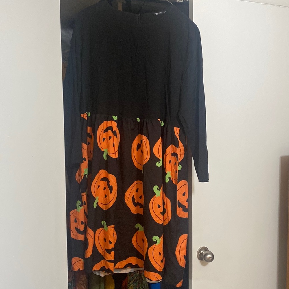 SHEIN Pumpkin graphic dress